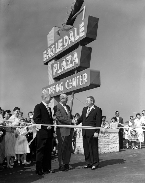 Eagledale Plaza ribbon cutting
